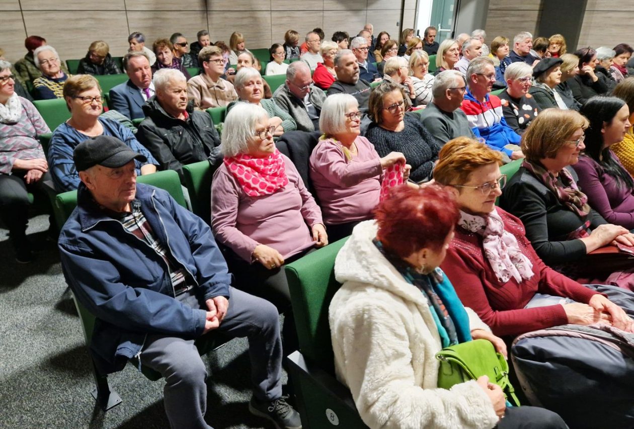 SRCE PUNO PJESME KUD Mura i gosti priredili večer za pamćenje u Centar za kulturu Rudar (31)