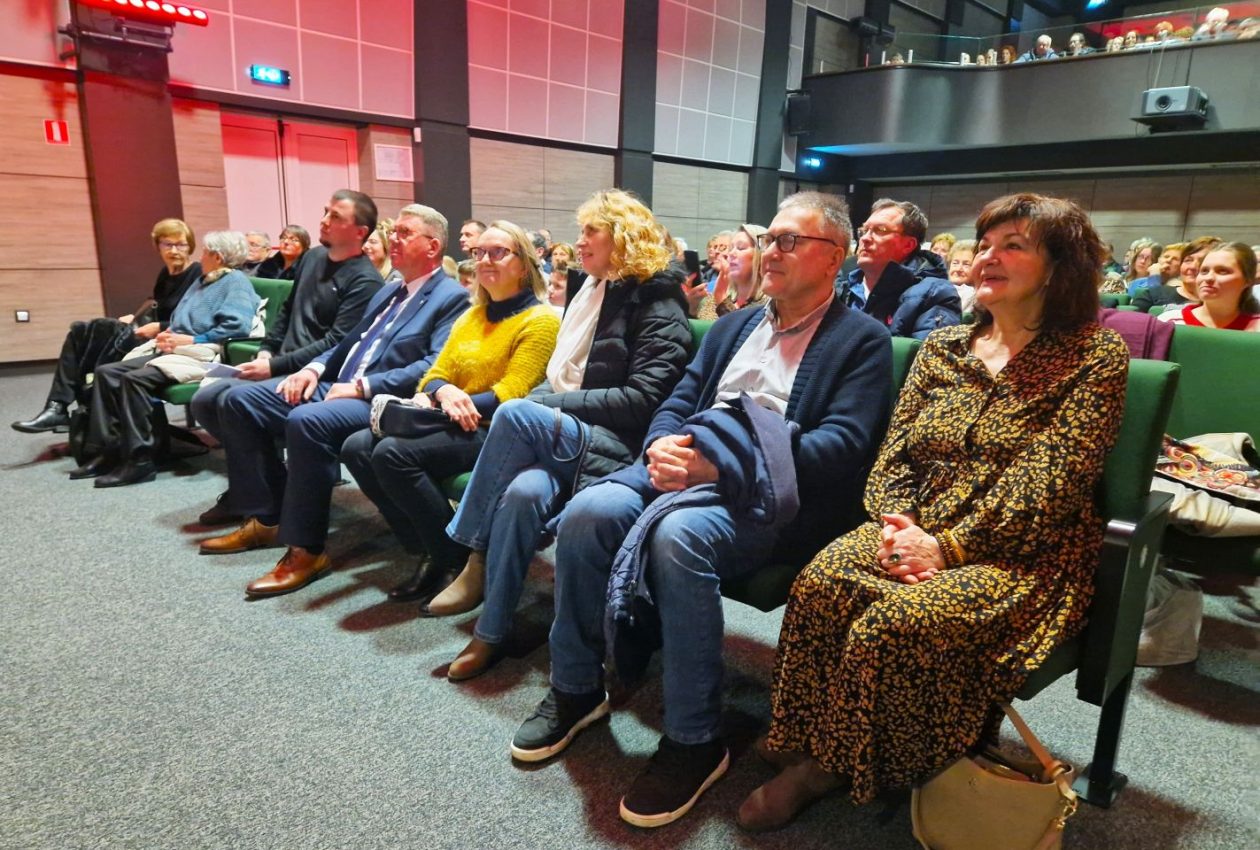 SRCE PUNO PJESME KUD Mura i gosti priredili večer za pamćenje u Centar za kulturu Rudar (33)