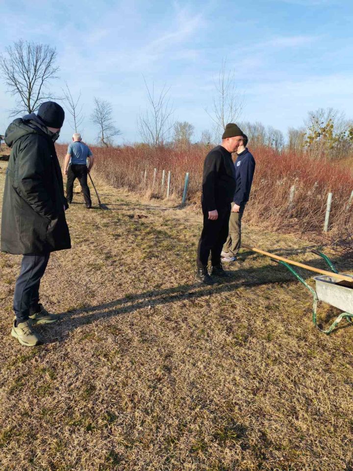 SRD GLAVATICA Vrijedni članovi oplemenili ribnjak novim stablima (2) SRD GLAVATICA Vrijedni članovi oplemenili ribnjak novim stablima (2)