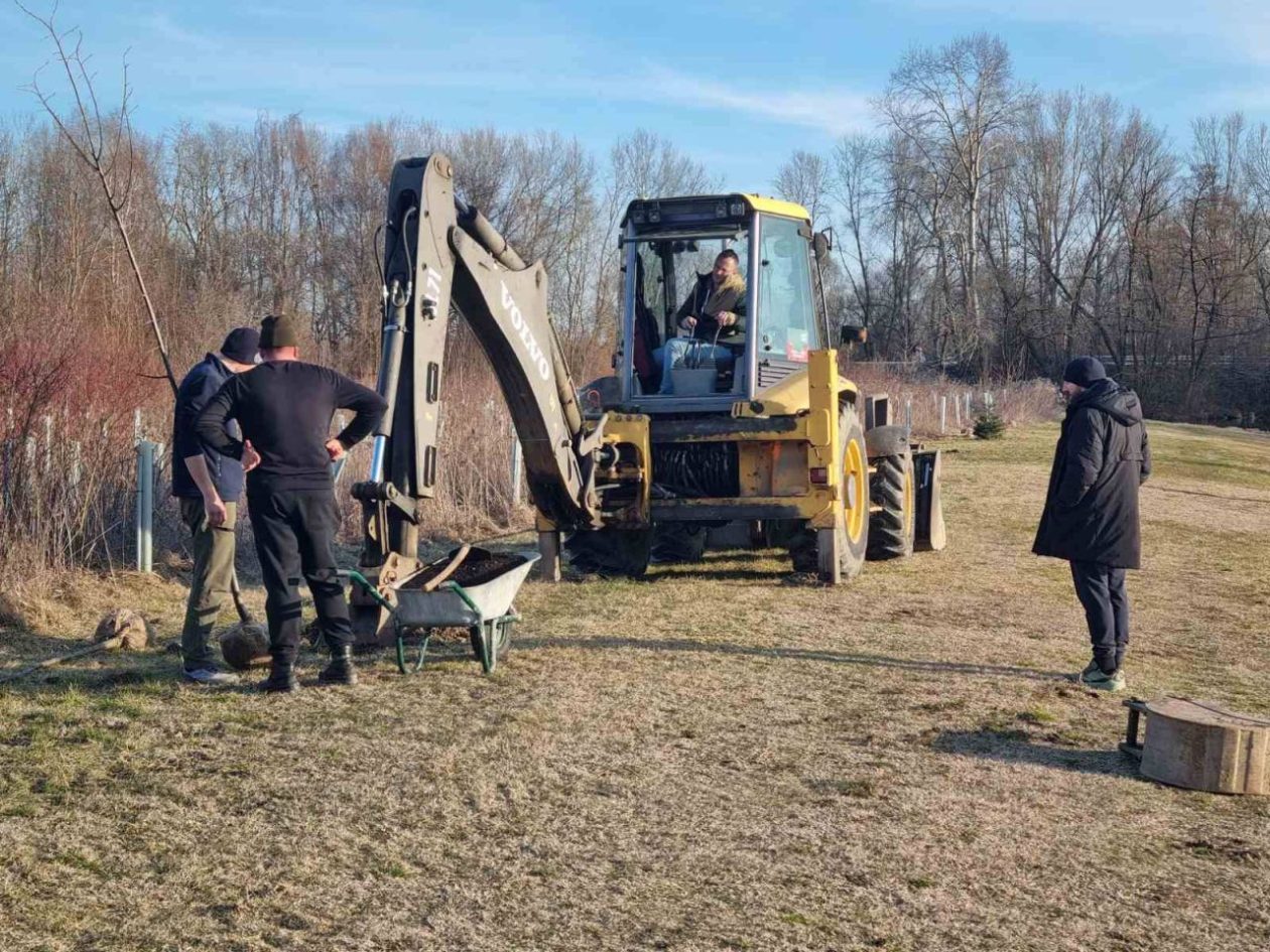 SRD GLAVATICA Vrijedni članovi oplemenili ribnjak novim stablima (8) SRD GLAVATICA Vrijedni članovi oplemenili ribnjak novim stablima (8)