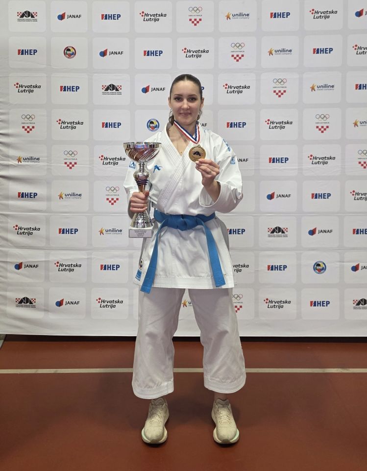 SREBRNA EKIPA Seniorke Karate kluba Šenkovec viceprvakinje Hrvatske (3)