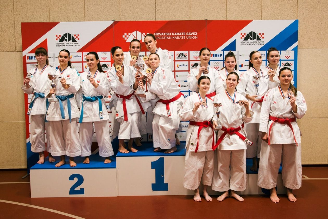 SREBRNA EKIPA Seniorke Karate kluba Šenkovec viceprvakinje Hrvatske (4)