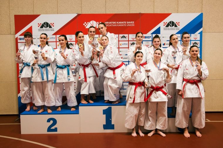 SREBRNA EKIPA Seniorke Karate kluba Šenkovec viceprvakinje Hrvatske (4)