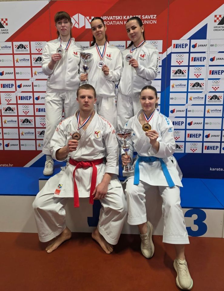 SREBRNA EKIPA Seniorke Karate kluba Šenkovec viceprvakinje Hrvatske (6)