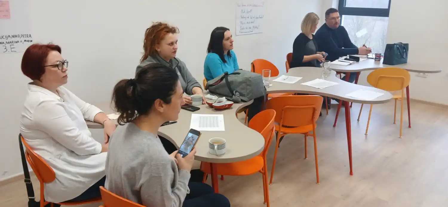 SREDNJA ŠKOLA ČAKOVEC Kardiologinja iz Austrije educirala nastavnike (1) SREDNJA ŠKOLA ČAKOVEC Kardiologinja iz Austrije educirala nastavnike (1)