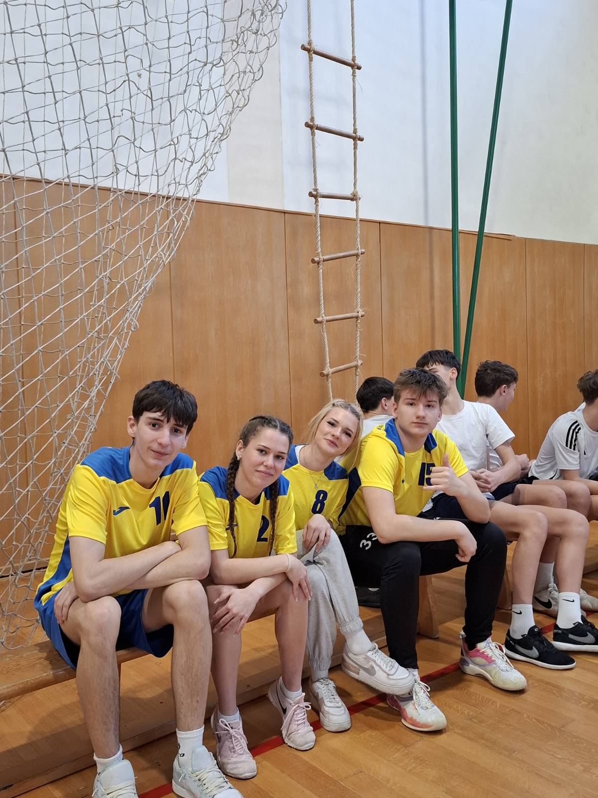 SREDNJA ŠKOLA PRELOG ‘SHE’ štafetne igre (10) SREDNJA ŠKOLA PRELOG ‘SHE’ štafetne igre (10)