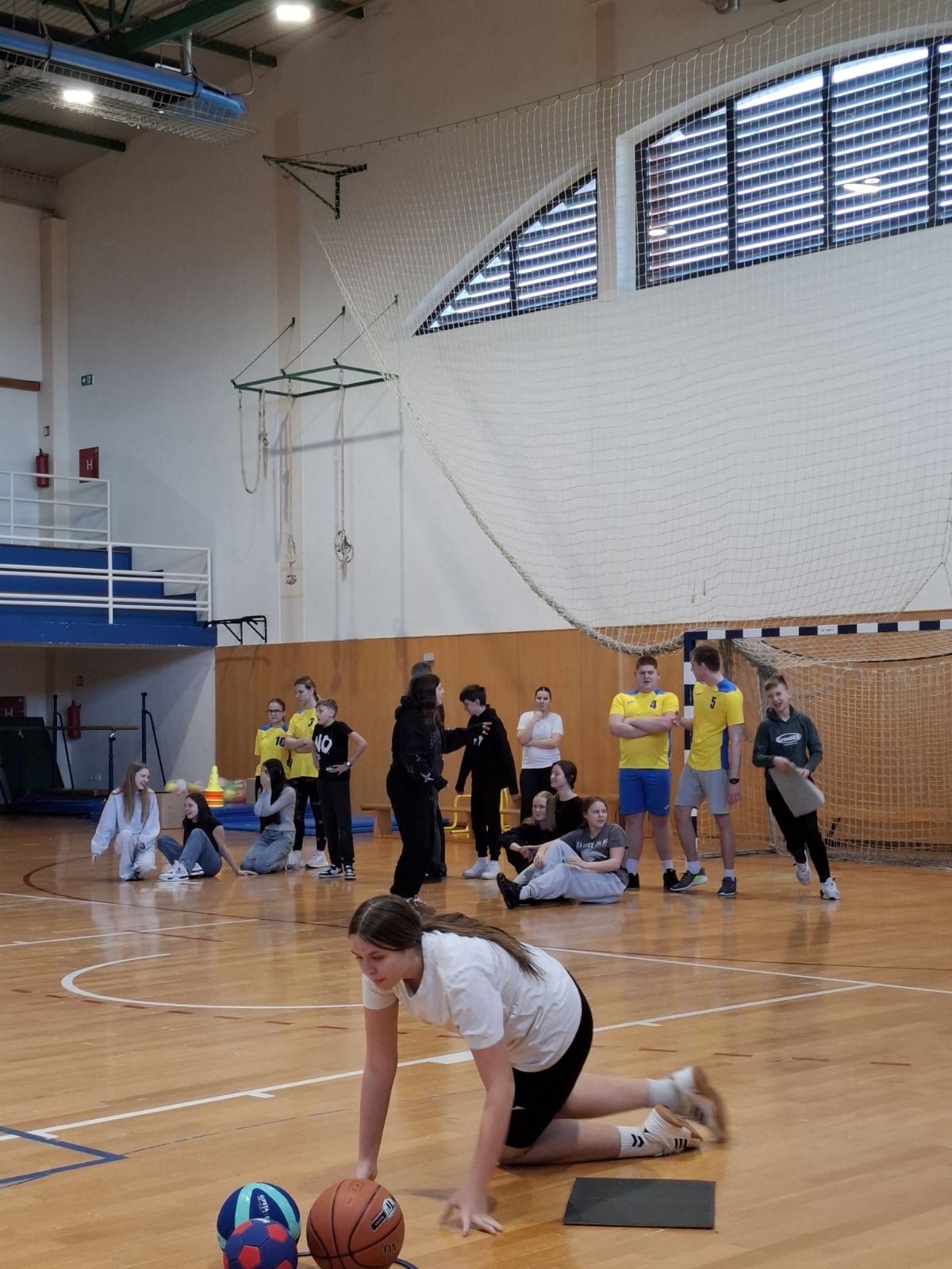 SREDNJA ŠKOLA PRELOG ‘SHE’ štafetne igre (11) SREDNJA ŠKOLA PRELOG ‘SHE’ štafetne igre (11)