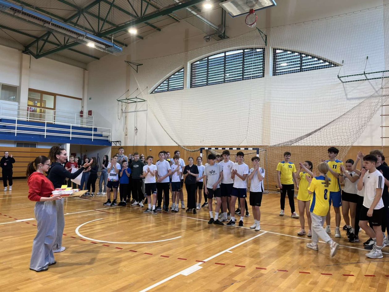 SREDNJA ŠKOLA PRELOG ‘SHE’ štafetne igre (14) SREDNJA ŠKOLA PRELOG ‘SHE’ štafetne igre (14)