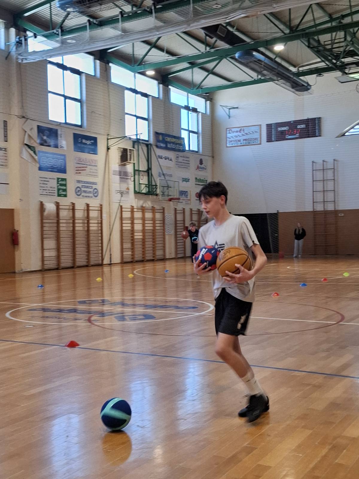 SREDNJA ŠKOLA PRELOG ‘SHE’ štafetne igre (8) SREDNJA ŠKOLA PRELOG ‘SHE’ štafetne igre (8)