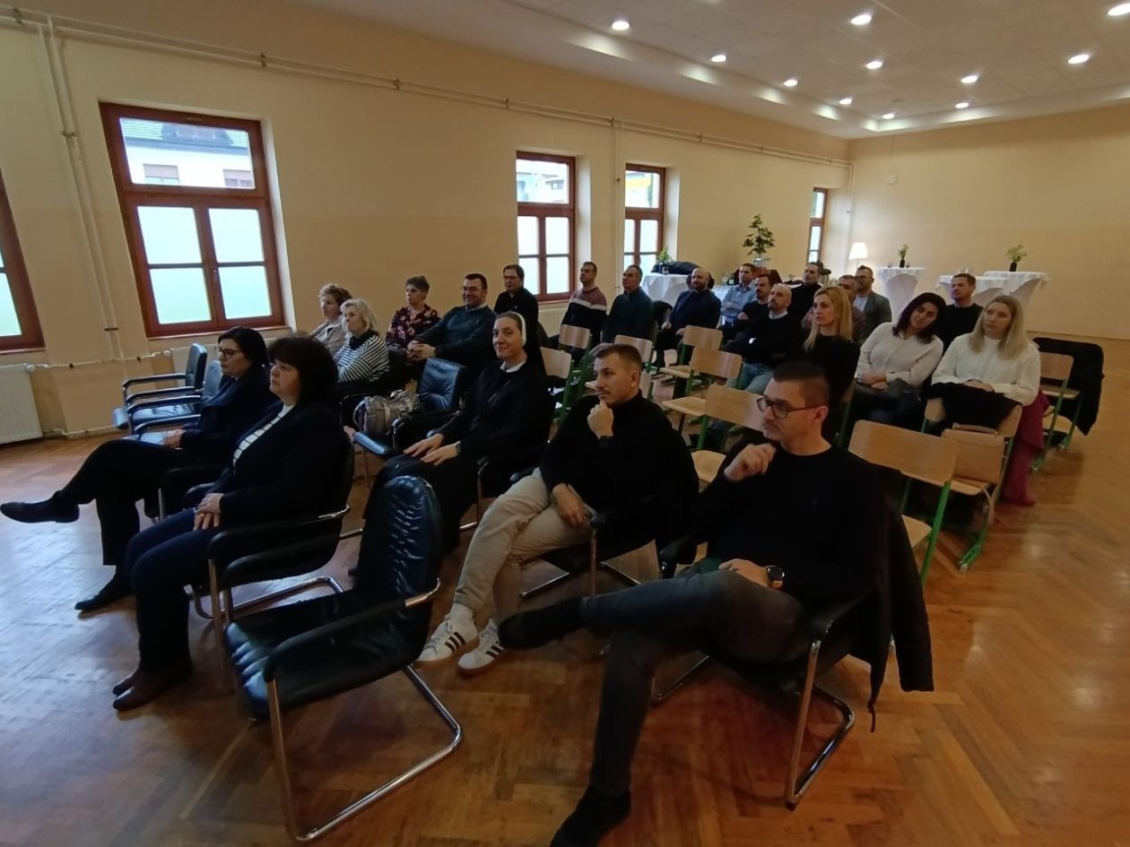 SŠ PRELOG Nastavnici razmjenjivali iskustva i kušali vrhunske delicije (2) SŠ PRELOG Nastavnici razmjenjivali iskustva i kušali vrhunske delicije (2)