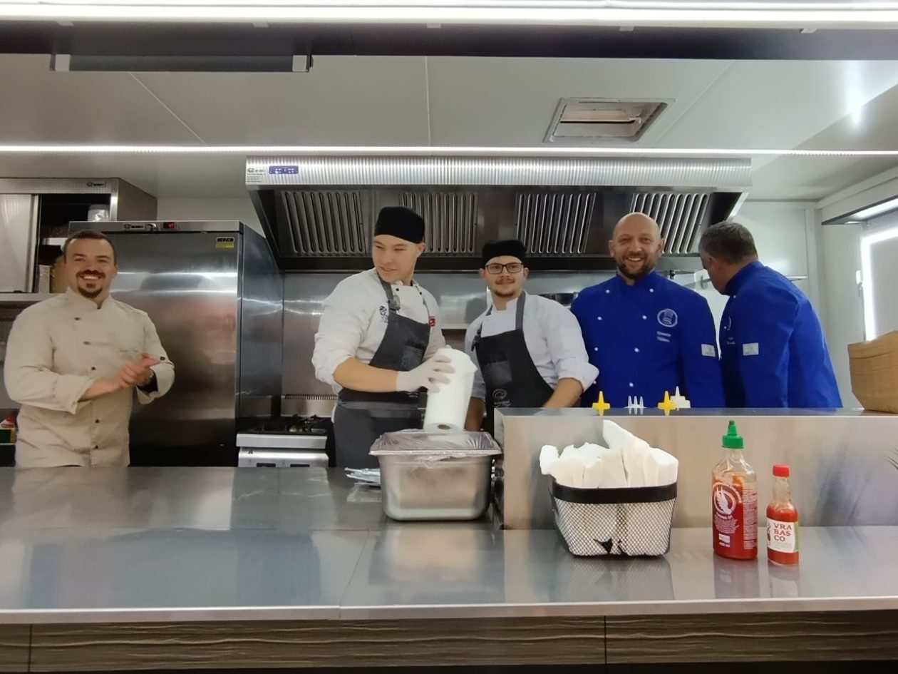 SŠ PRELOG Nastavnici razmjenjivali iskustva i kušali vrhunske delicije (3) SŠ PRELOG Nastavnici razmjenjivali iskustva i kušali vrhunske delicije (3)