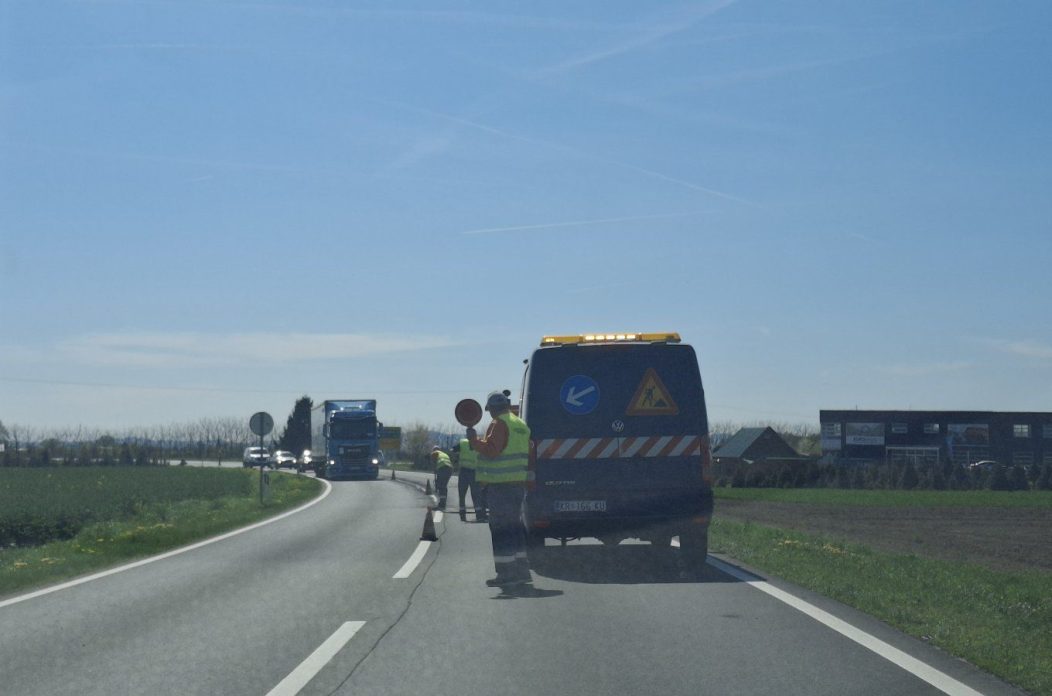 ŠTEFANEC – IVANOVEC Promet se odvija jednom trakom zbog radova na kolniku (2) ŠTEFANEC – IVANOVEC Promet se odvija jednom trakom zbog radova na kolniku (2)