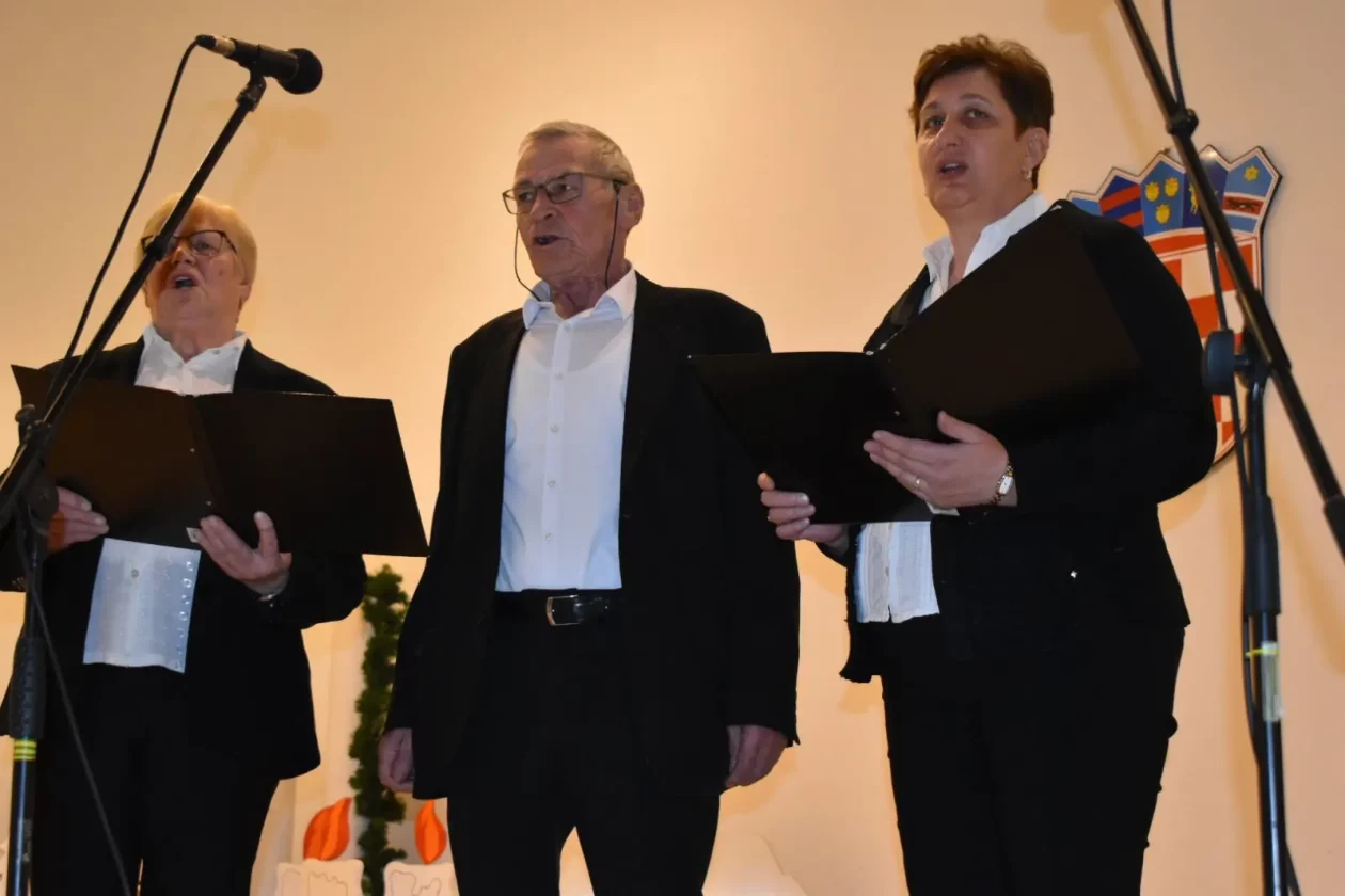 STRAHONINEC Božićna priredba (1)