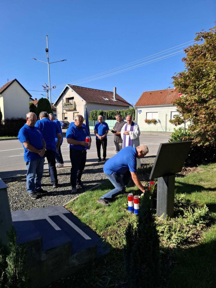 STRAHONINEC Mještani odali počast poginulim braniteljima (3)