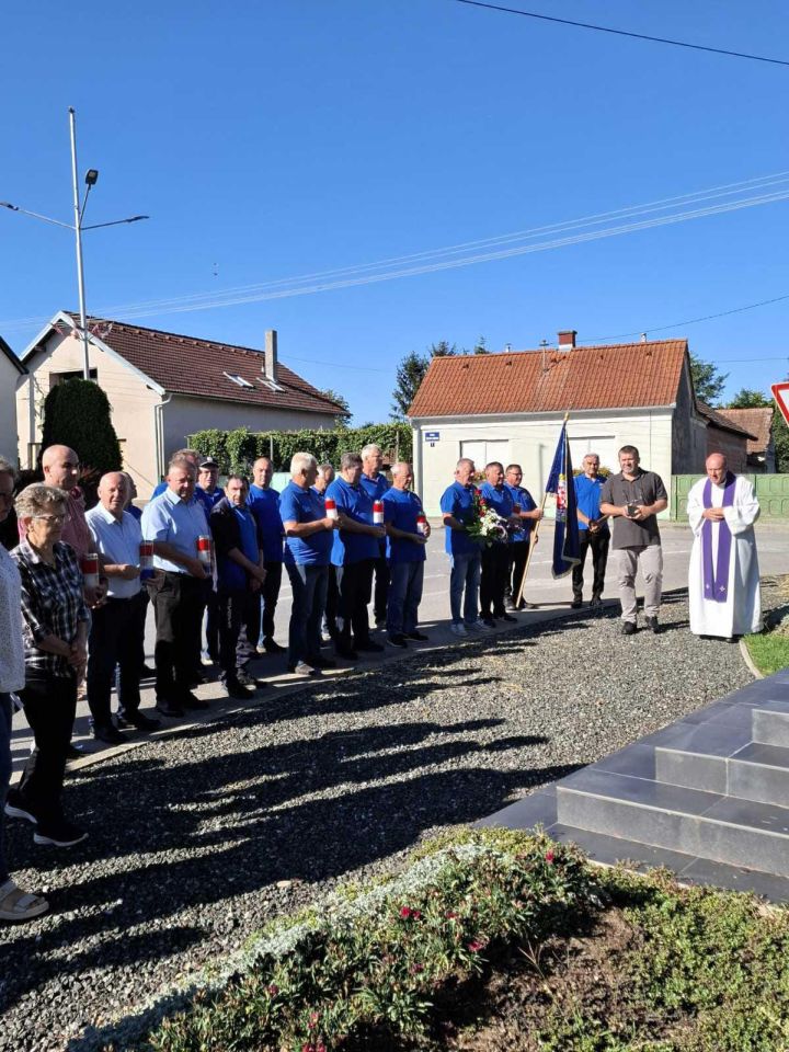 STRAHONINEC Mještani odali počast poginulim braniteljima (4)