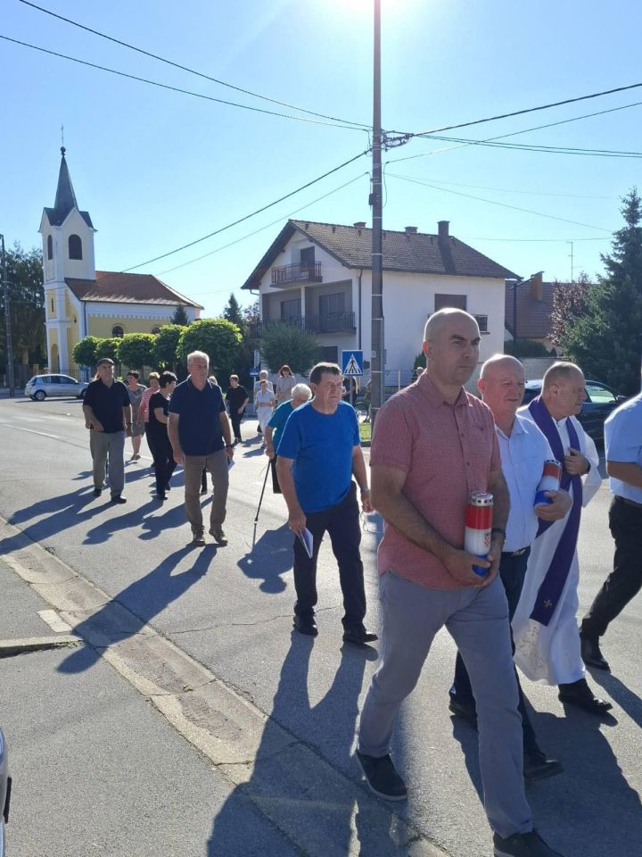 STRAHONINEC Mještani odali počast poginulim braniteljima (6)