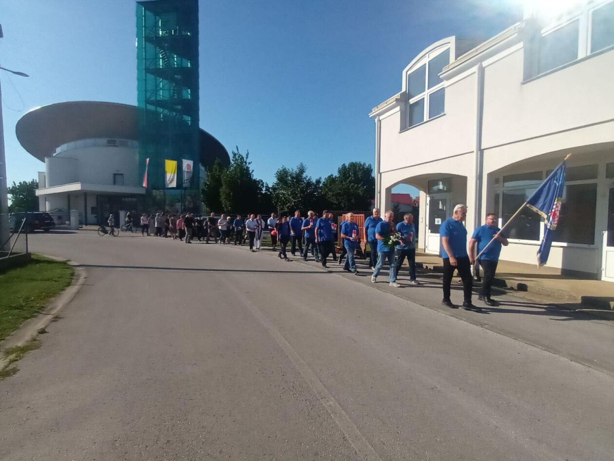 STRAHONINEC Mještani odali počast poginulim braniteljima (7) STRAHONINEC Mještani odali počast poginulim braniteljima (7)