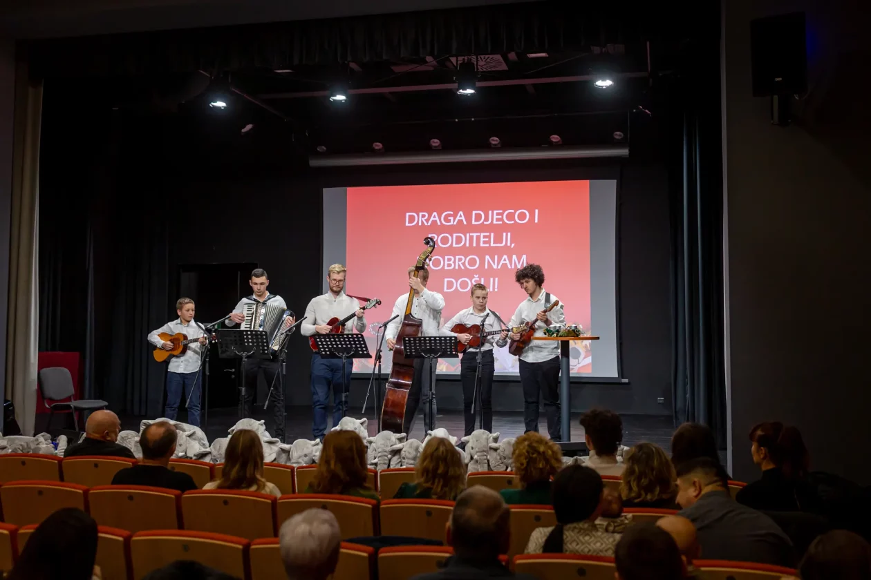 ŠTRIGOVA Darivanja najmlađih 27 (4) ŠTRIGOVA Darivanja najmlađih 27 (4)