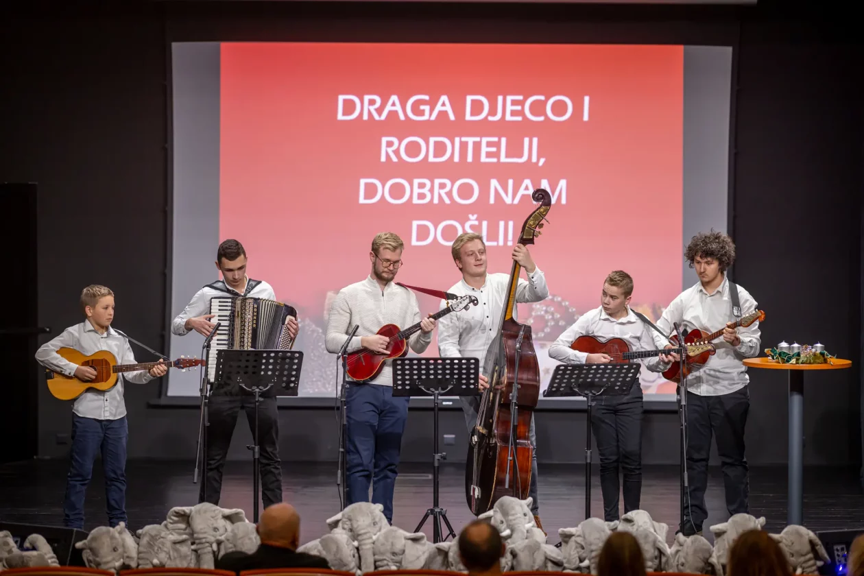 ŠTRIGOVA Darivanja najmlađih 27 (5) ŠTRIGOVA Darivanja najmlađih 27 (5)