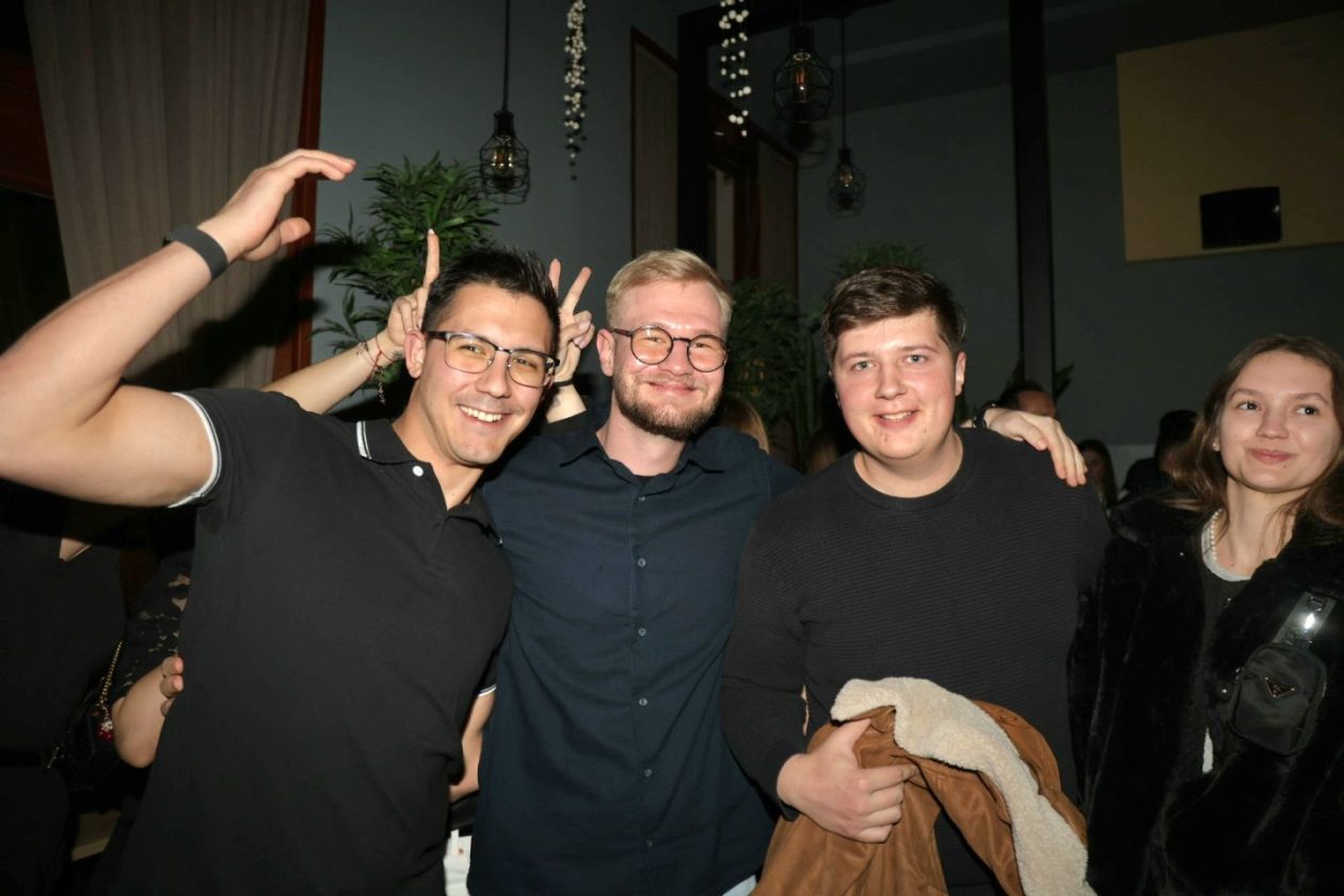 STUDENTSKI PARTY Mladi preplavili gradsku kavanu i napravili vrhunsku atmosferu (12)