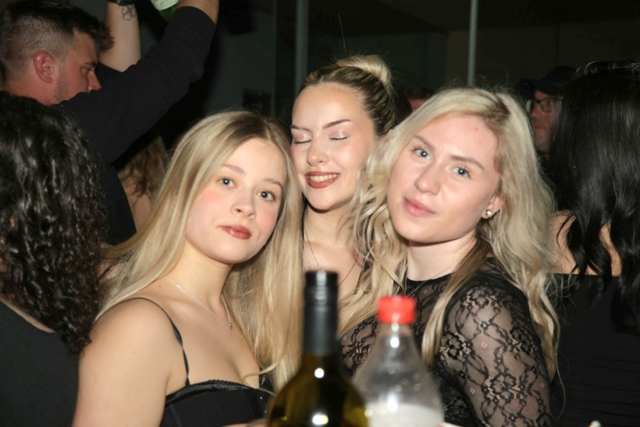 STUDENTSKI PARTY Mladi preplavili gradsku kavanu i napravili vrhunsku atmosferu (13)