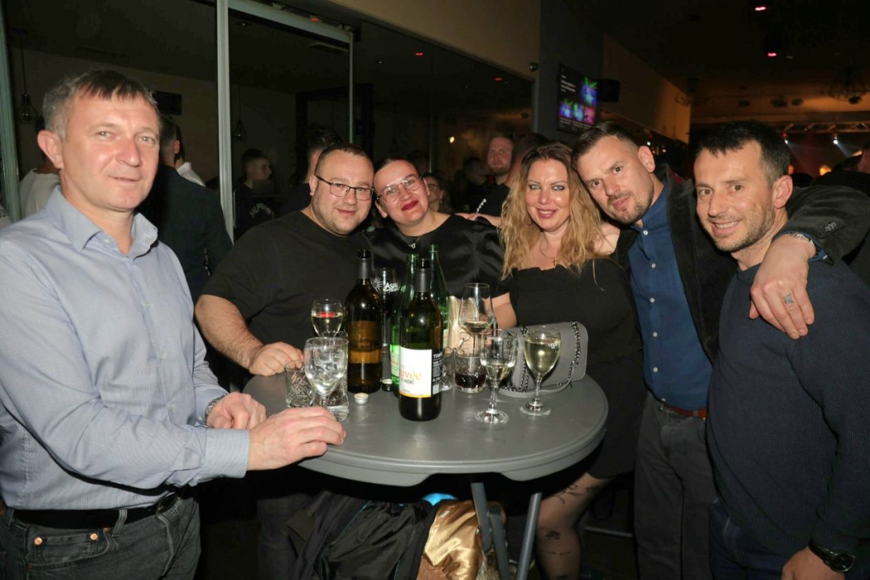 STUDENTSKI PARTY Mladi preplavili gradsku kavanu i napravili vrhunsku atmosferu (17)