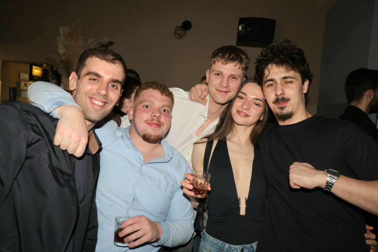 STUDENTSKI PARTY Mladi preplavili gradsku kavanu i napravili vrhunsku atmosferu (18)