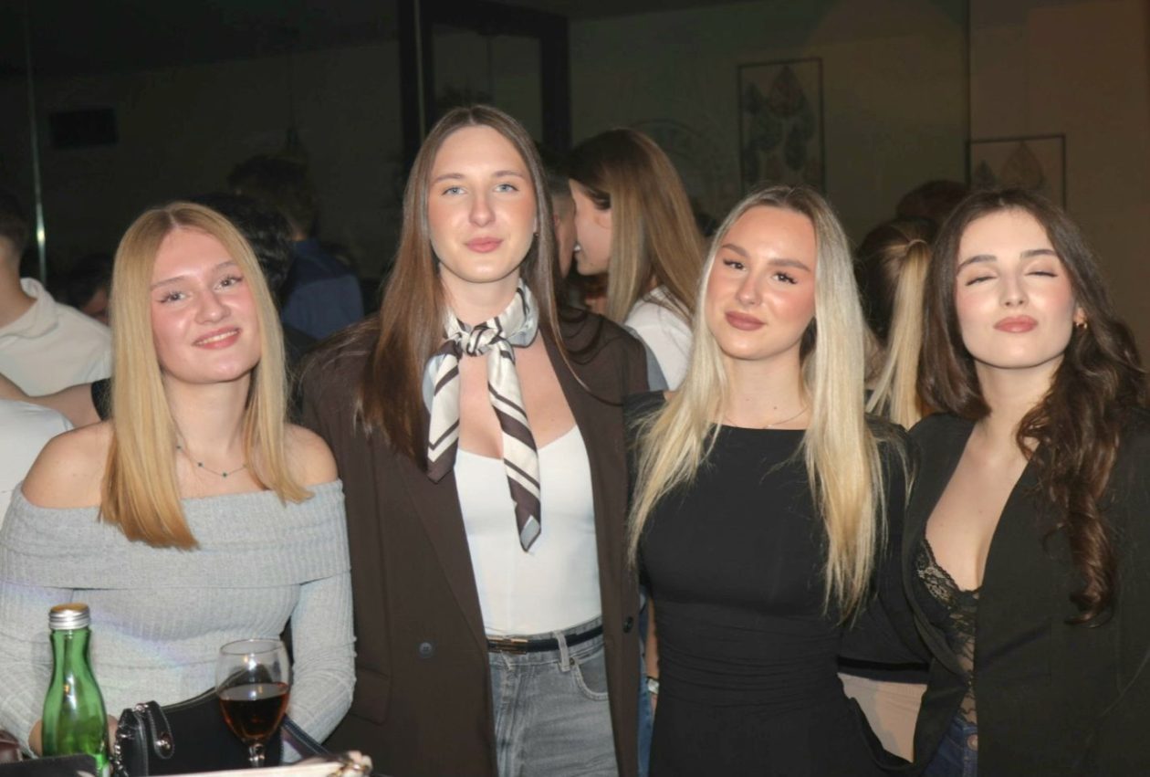 STUDENTSKI PARTY Mladi preplavili gradsku kavanu i napravili vrhunsku atmosferu (2)
