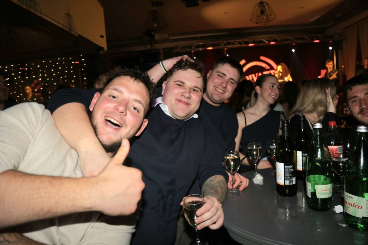 STUDENTSKI PARTY Mladi preplavili gradsku kavanu i napravili vrhunsku atmosferu (22)