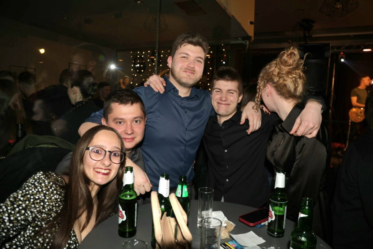 STUDENTSKI PARTY Mladi preplavili gradsku kavanu i napravili vrhunsku atmosferu (24)