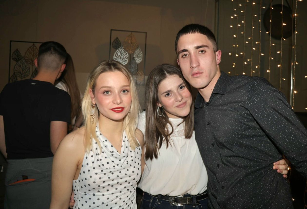 STUDENTSKI PARTY Mladi preplavili gradsku kavanu i napravili vrhunsku atmosferu (28)