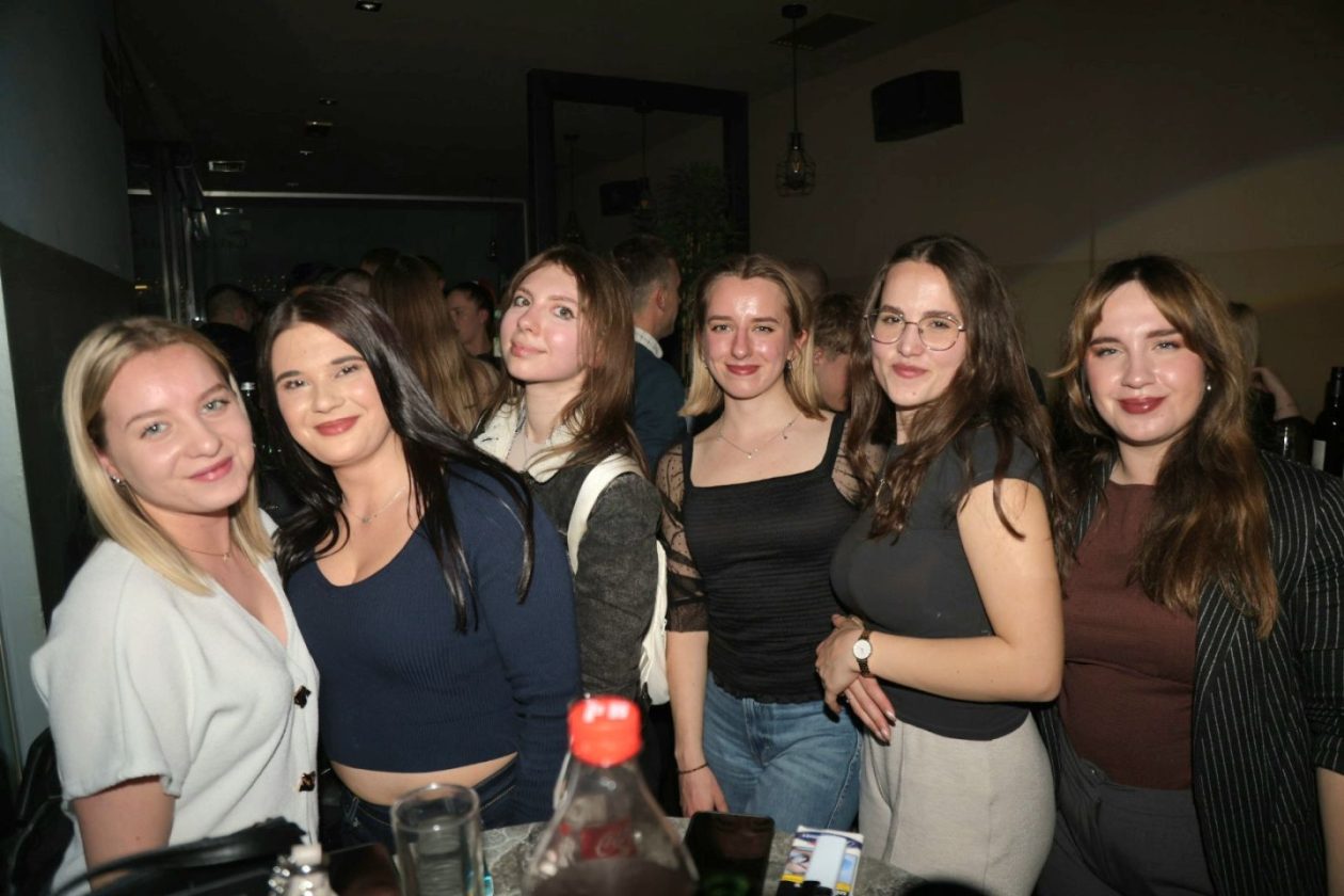 STUDENTSKI PARTY Mladi preplavili gradsku kavanu i napravili vrhunsku atmosferu (31)