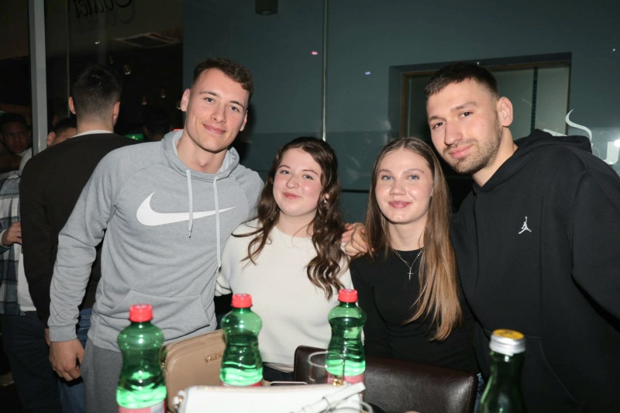 STUDENTSKI PARTY Mladi preplavili gradsku kavanu i napravili vrhunsku atmosferu (33)