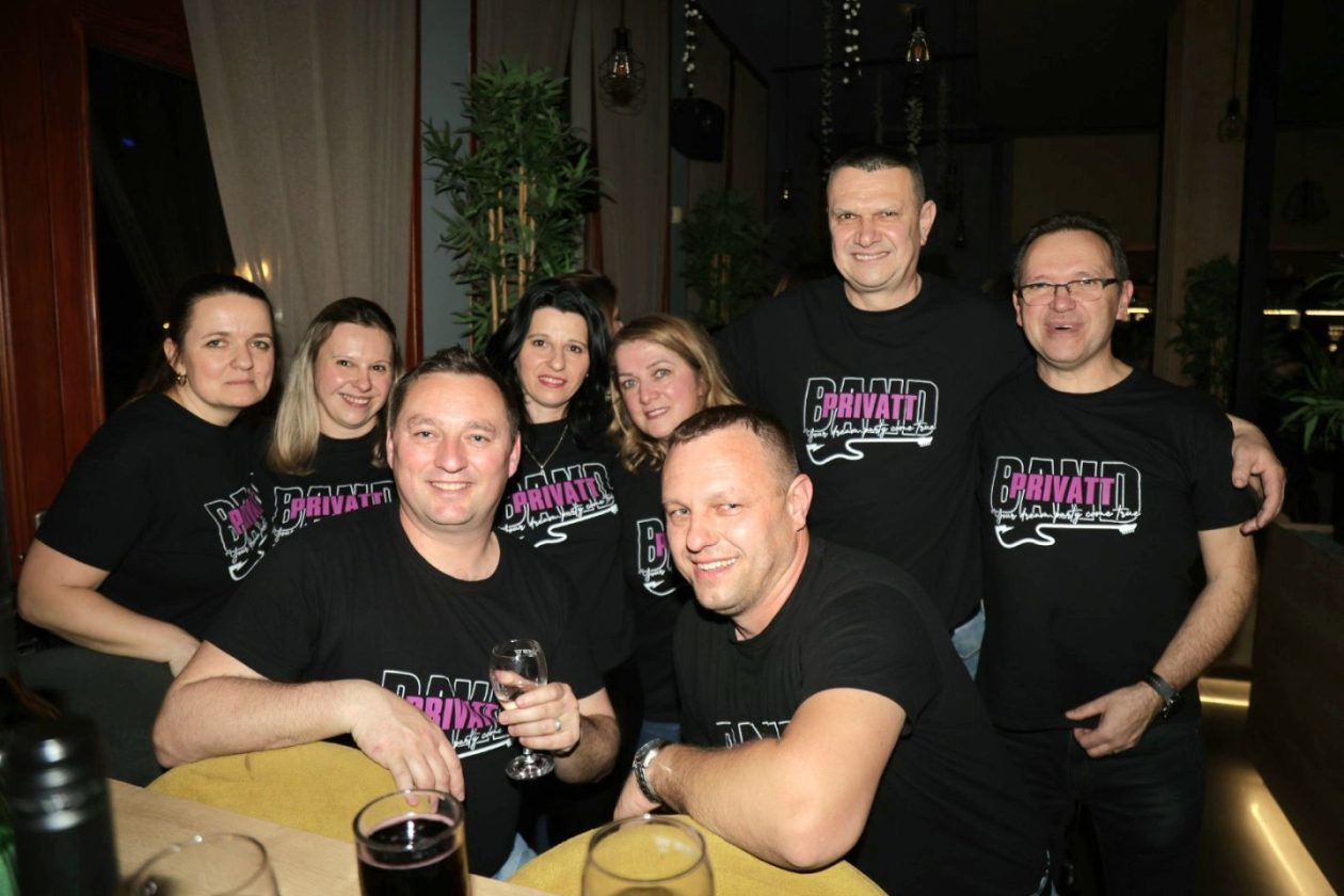 STUDENTSKI PARTY Mladi preplavili gradsku kavanu i napravili vrhunsku atmosferu (34)