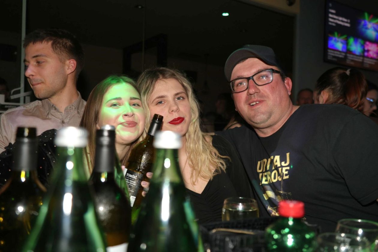 STUDENTSKI PARTY Mladi preplavili gradsku kavanu i napravili vrhunsku atmosferu (38)