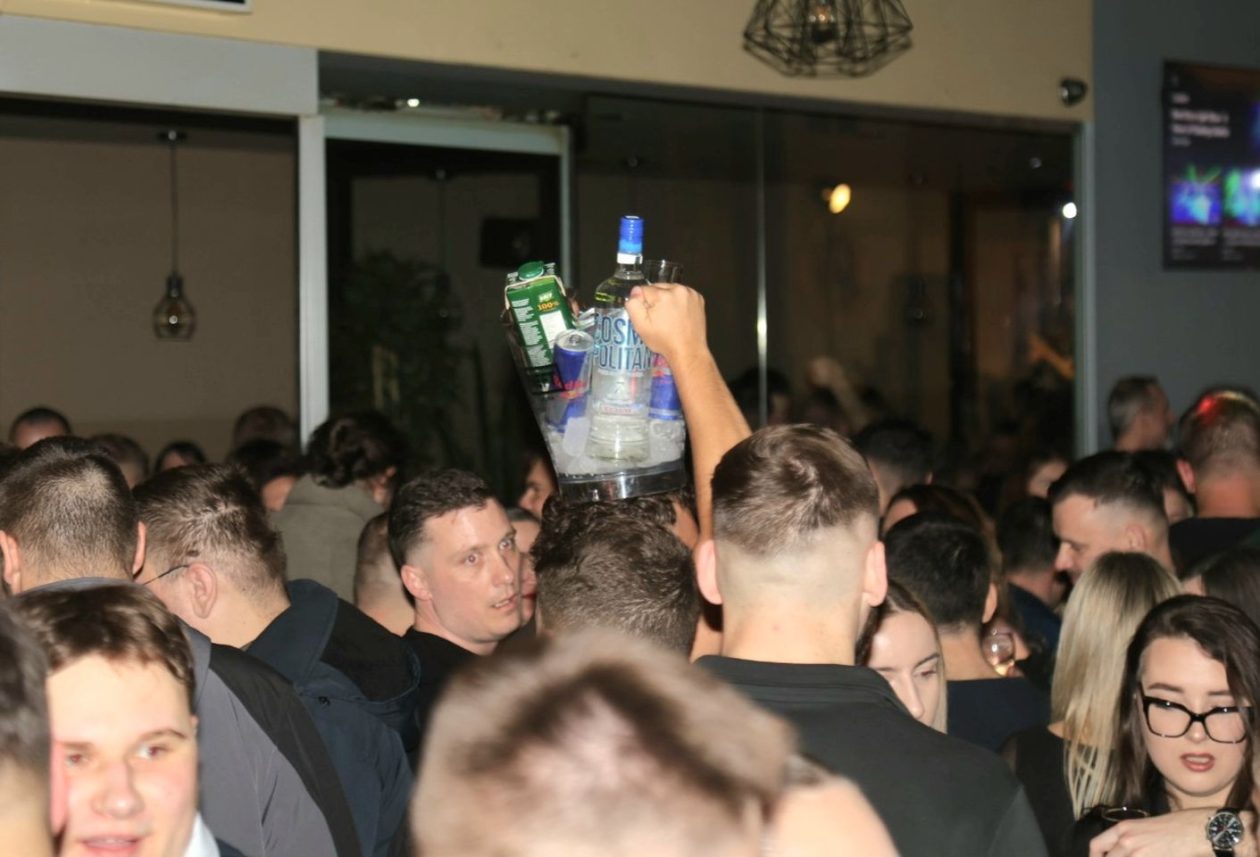 STUDENTSKI PARTY Mladi preplavili gradsku kavanu i napravili vrhunsku atmosferu (39)