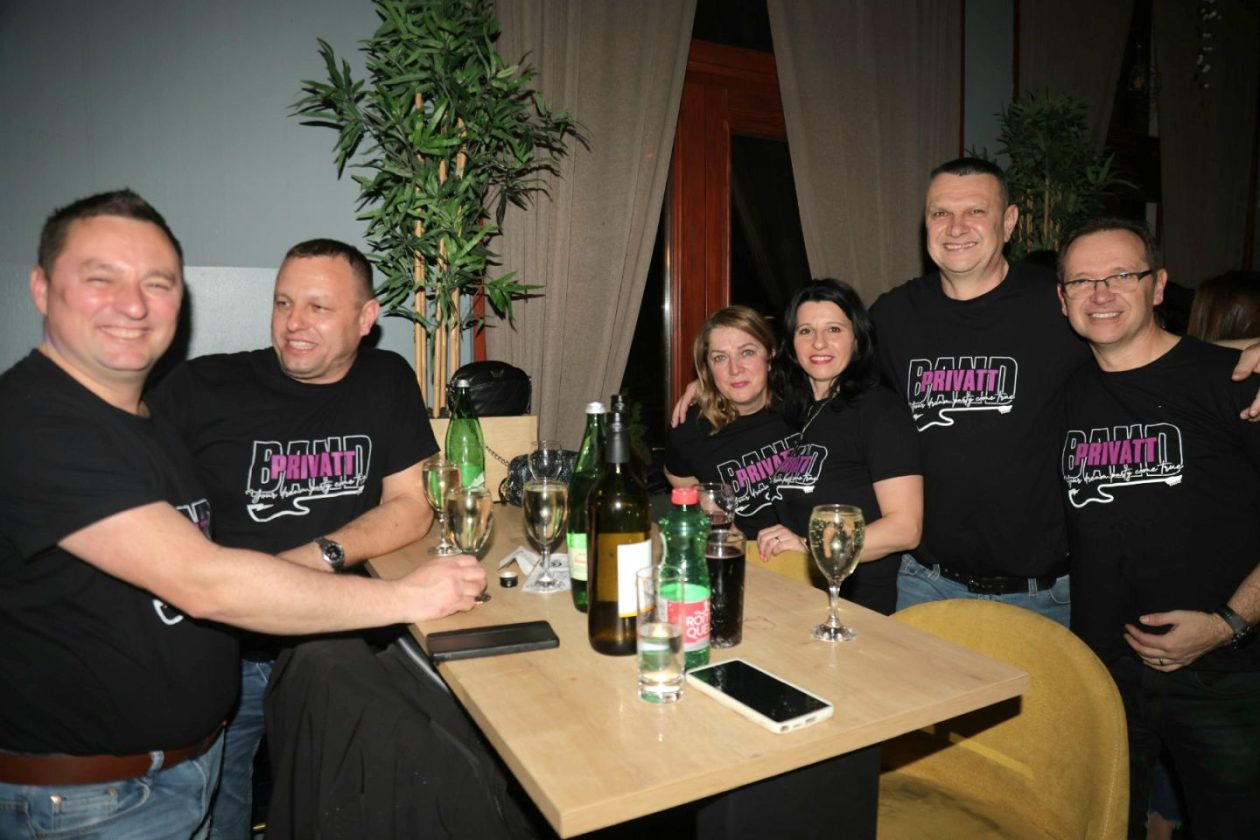 STUDENTSKI PARTY Mladi preplavili gradsku kavanu i napravili vrhunsku atmosferu (5)