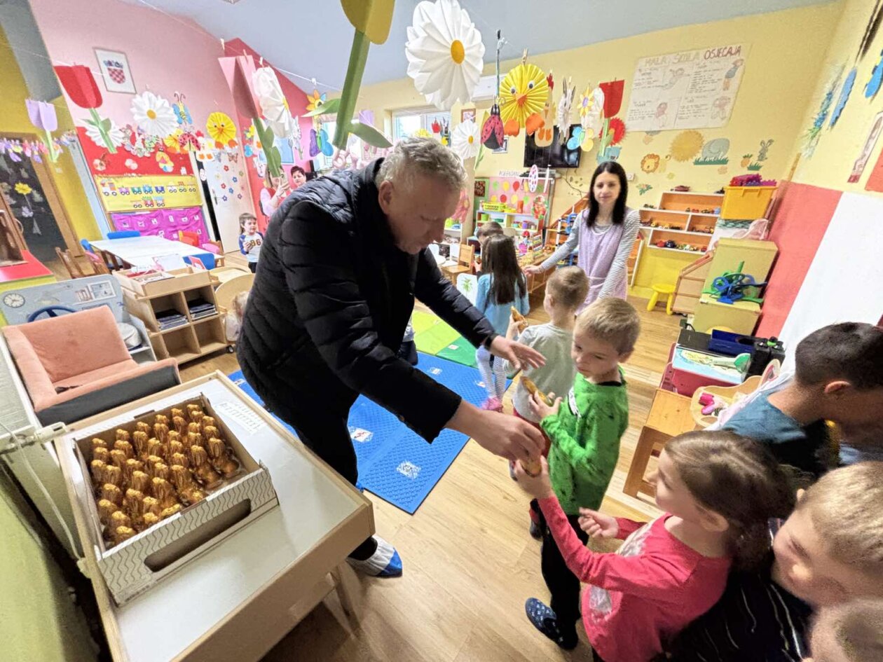 SV. MARTIN NA MURI Slatki pokloni i osmijesi Uskrsno iznenađenje za vrtiće i školu (9)