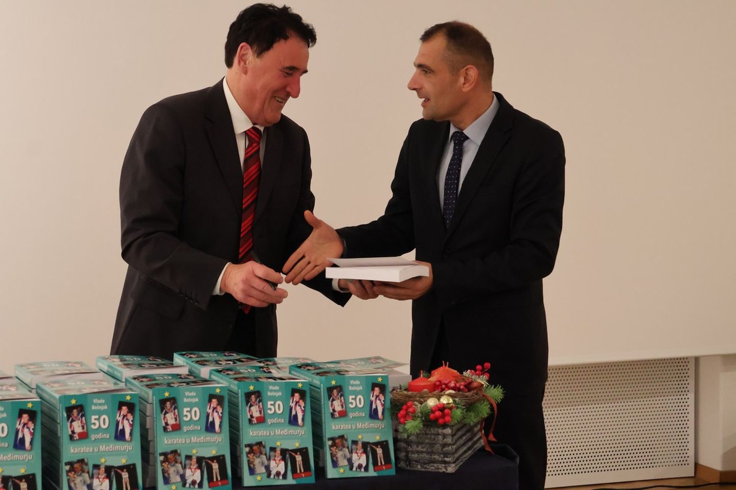 SVEČANA PROMOCIJA Predstavljena knjiga ’50 godina karatea u Međimurju’ Vlade Bošnjaka (16) SVEČANA PROMOCIJA Predstavljena knjiga ’50 godina karatea u Međimurju’ Vlade Bošnjaka (16)