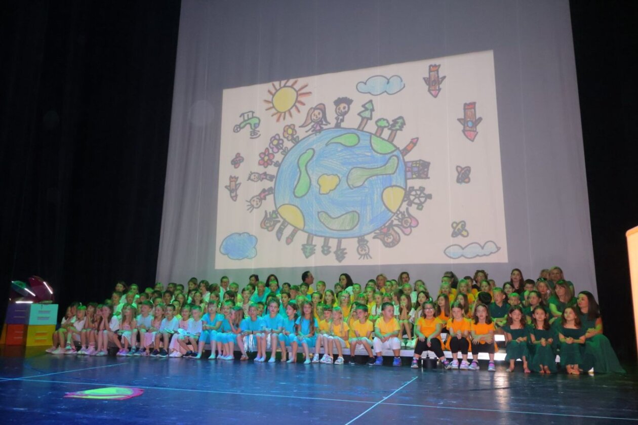 SVEČANI OPROŠTAJ Mali vrtićki maturanti oprostili se mimohodom i dirljivom svečanošću (18)