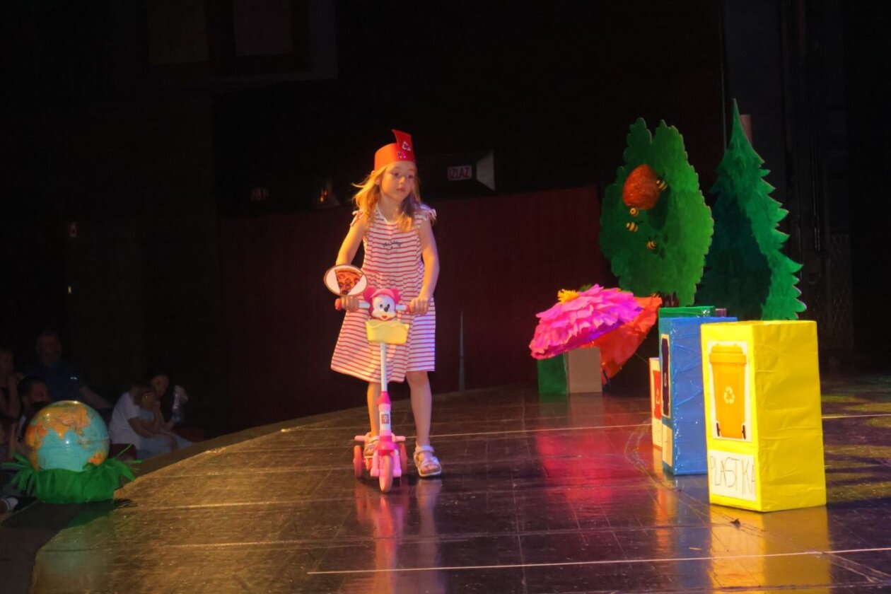 SVEČANI OPROŠTAJ Mali vrtićki maturanti oprostili se mimohodom i dirljivom svečanošću (21)