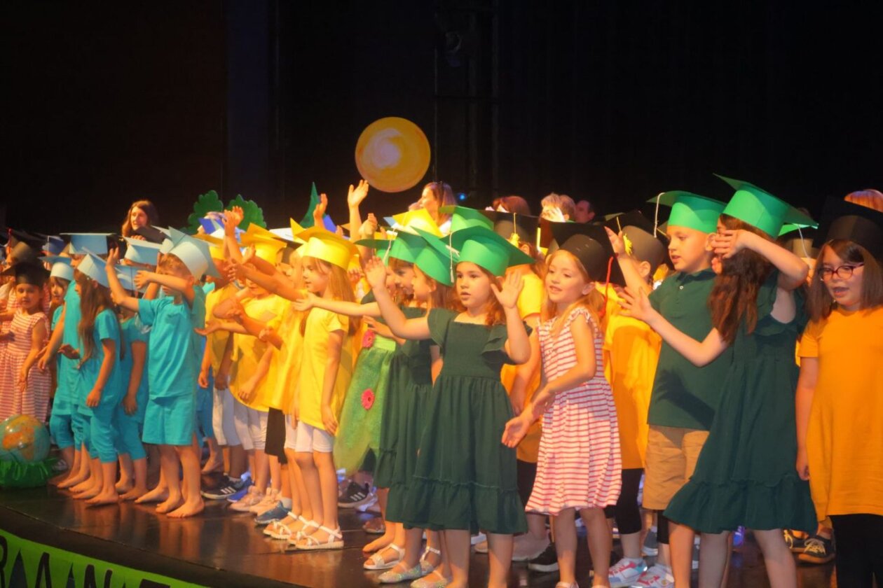 SVEČANI OPROŠTAJ Mali vrtićki maturanti oprostili se mimohodom i dirljivom svečanošću (24)