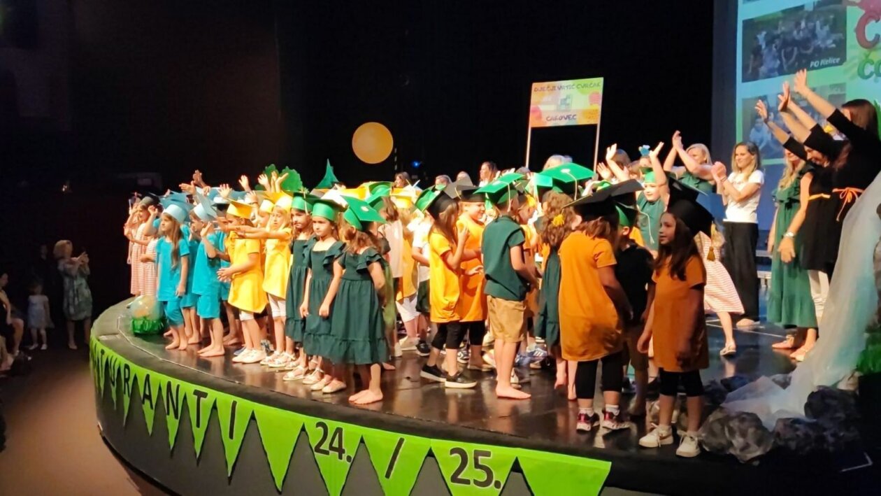 SVEČANI OPROŠTAJ Mali vrtićki maturanti oprostili se mimohodom i dirljivom svečanošću (30)