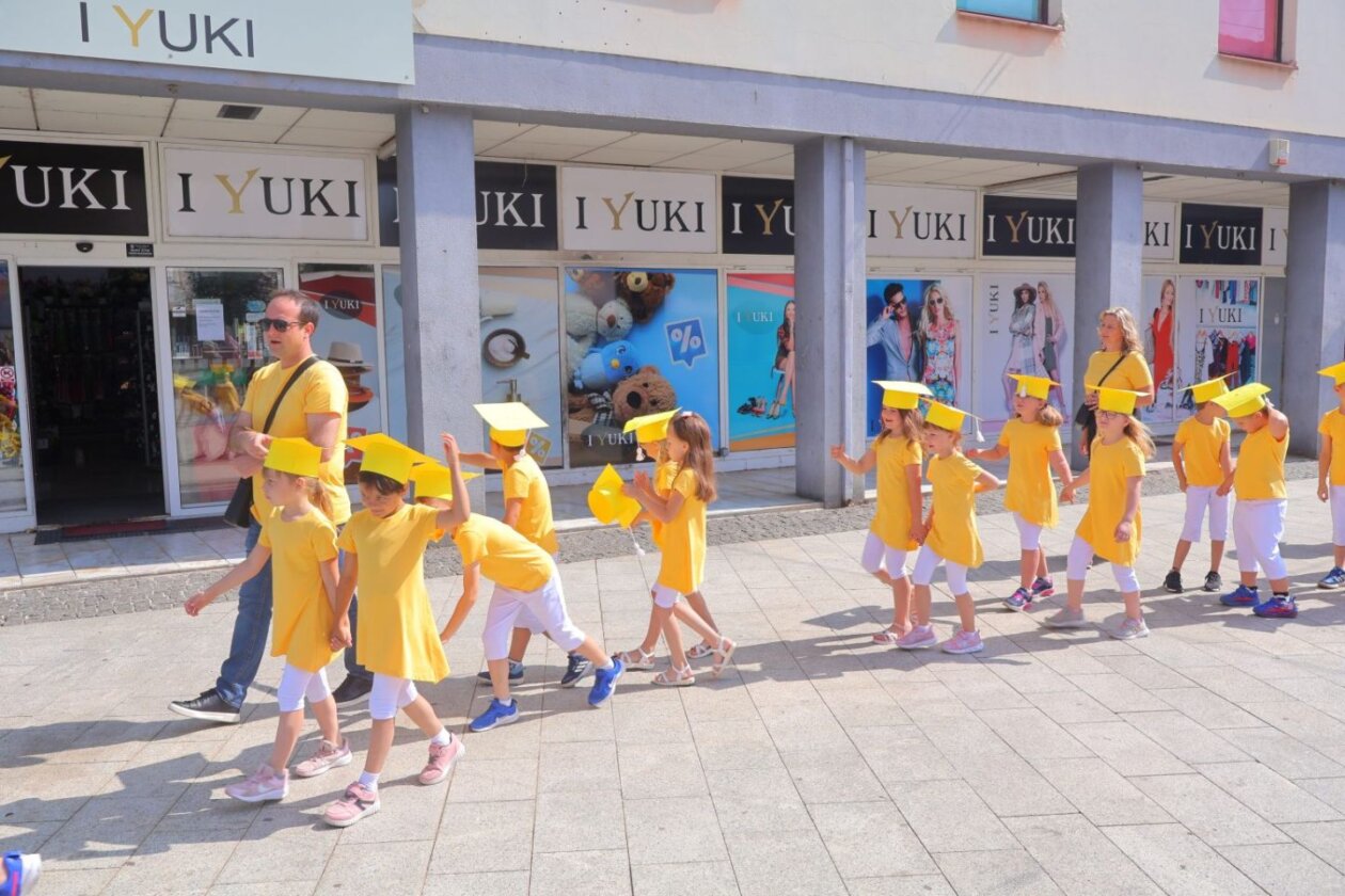 SVEČANI OPROŠTAJ Mali vrtićki maturanti oprostili se mimohodom i dirljivom svečanošću (7)