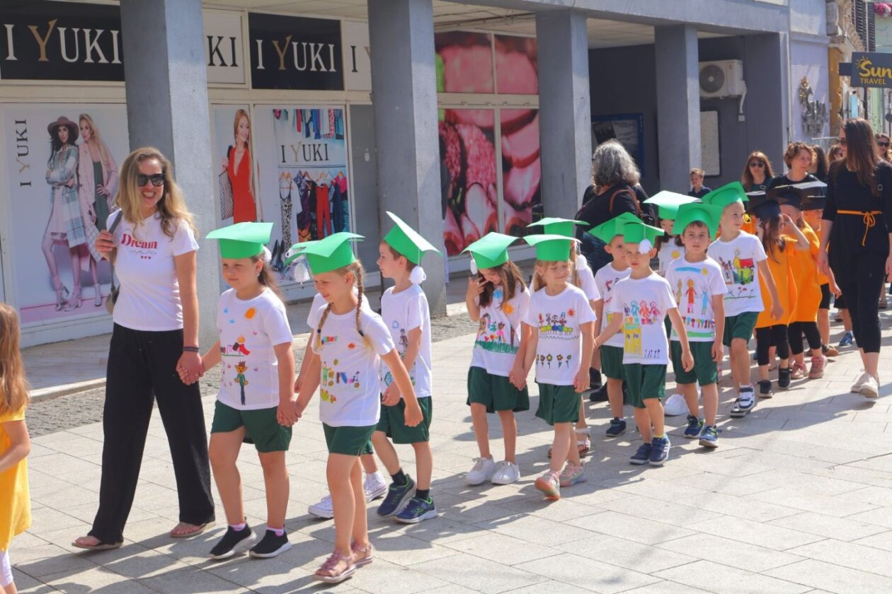 SVEČANI OPROŠTAJ Mali vrtićki maturanti oprostili se mimohodom i dirljivom svečanošću (8)