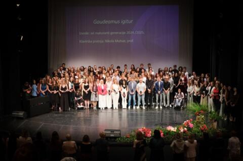 SVEČANI OPROŠTAJ Maturanti čakovečke gimnazije rekli zbogom s puno emocija (1) SVEČANI OPROŠTAJ Maturanti čakovečke gimnazije rekli zbogom s puno emocija (1)