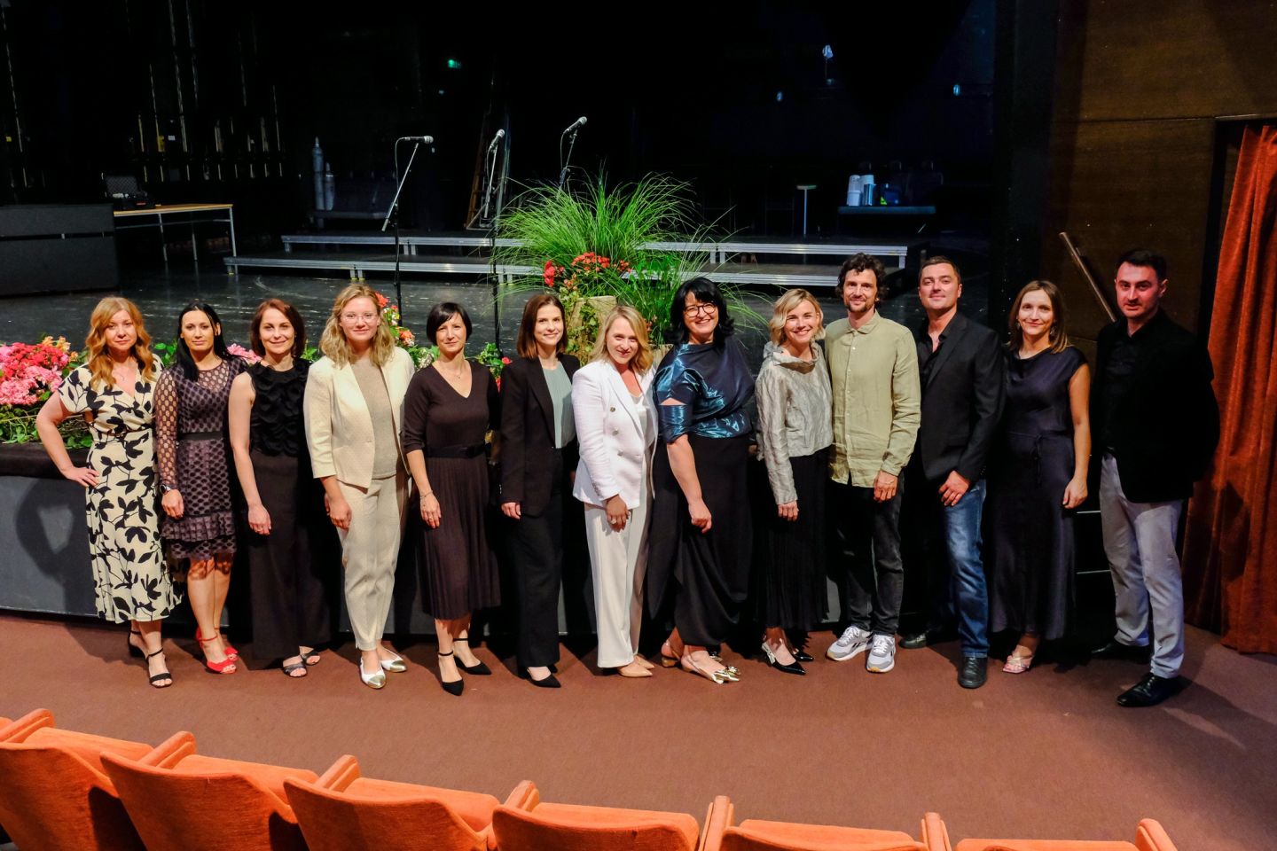 SVEČANI OPROŠTAJ Maturanti čakovečke gimnazije rekli zbogom s puno emocija (15) SVEČANI OPROŠTAJ Maturanti čakovečke gimnazije rekli zbogom s puno emocija (15)