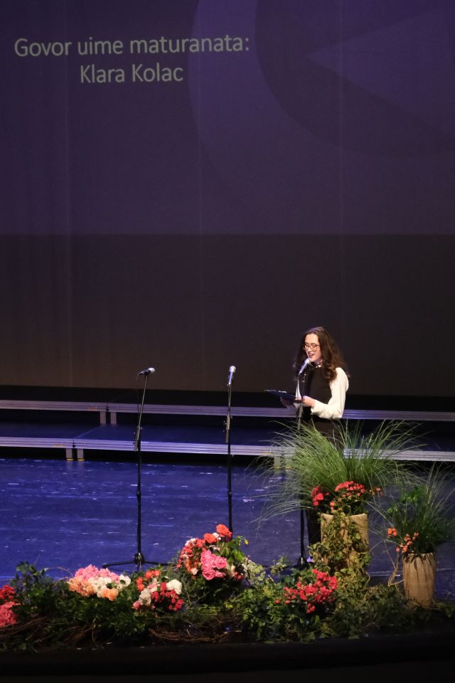 SVEČANI OPROŠTAJ Maturanti čakovečke gimnazije rekli zbogom s puno emocija (16) SVEČANI OPROŠTAJ Maturanti čakovečke gimnazije rekli zbogom s puno emocija (16)