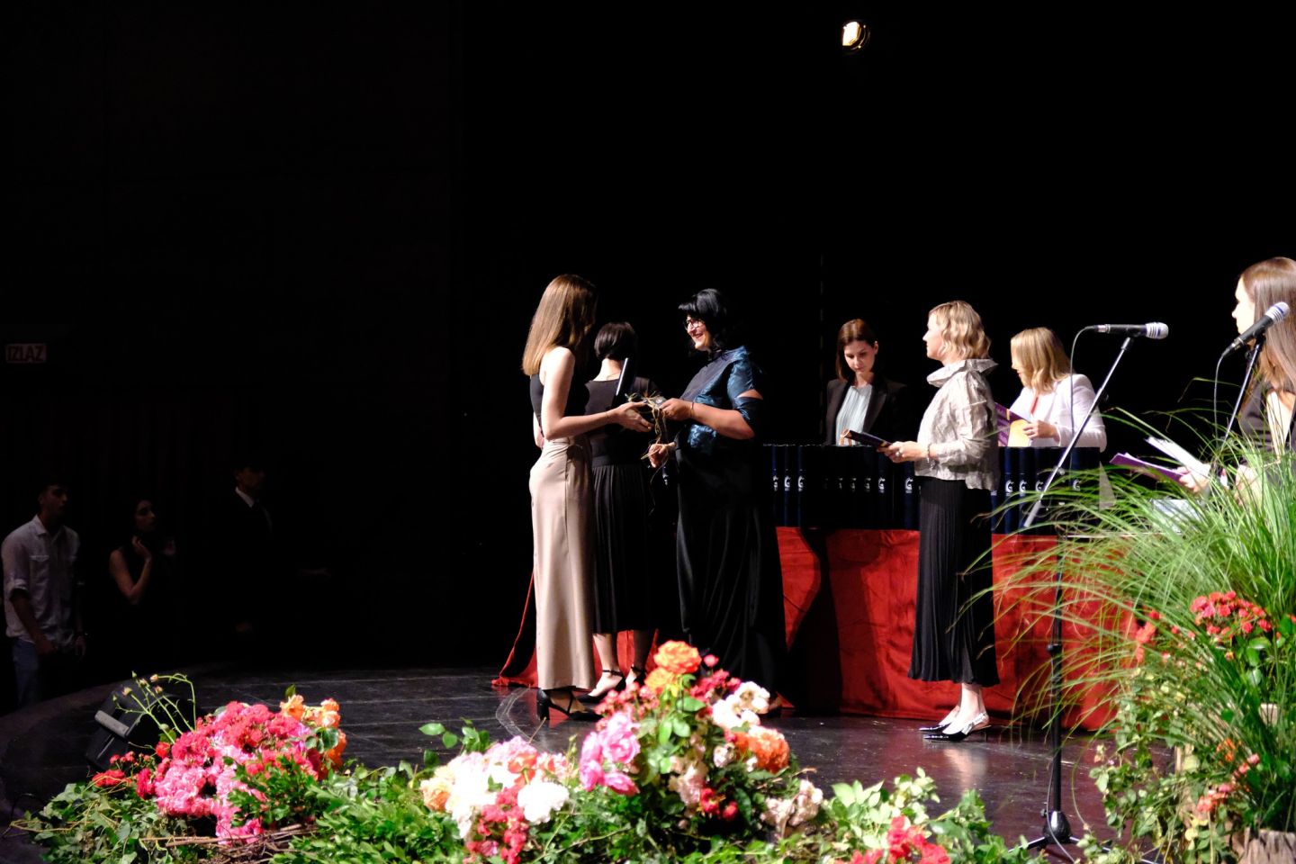 SVEČANI OPROŠTAJ Maturanti čakovečke gimnazije rekli zbogom s puno emocija (2) SVEČANI OPROŠTAJ Maturanti čakovečke gimnazije rekli zbogom s puno emocija (2)