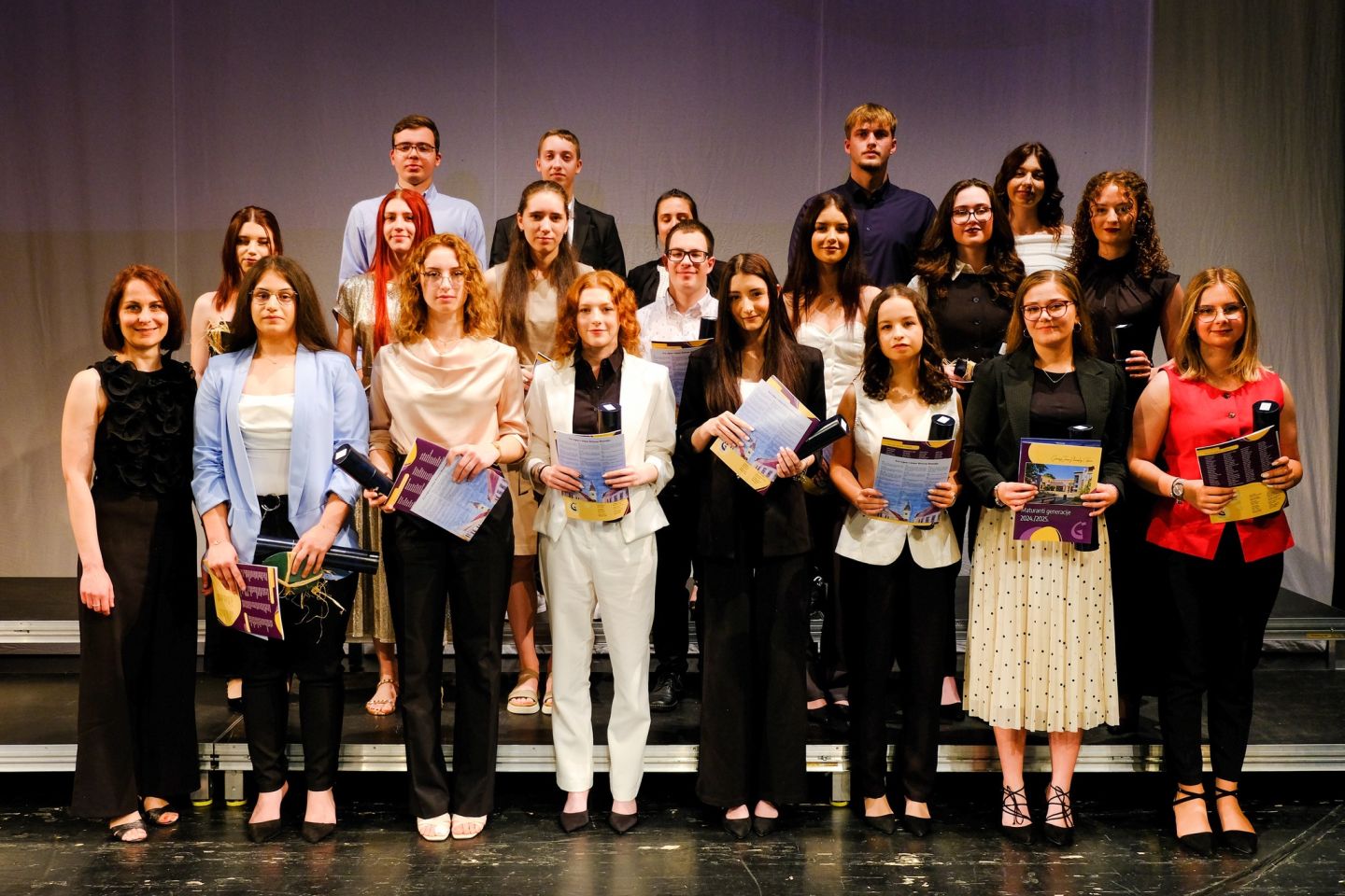 SVEČANI OPROŠTAJ Maturanti čakovečke gimnazije rekli zbogom s puno emocija (8) SVEČANI OPROŠTAJ Maturanti čakovečke gimnazije rekli zbogom s puno emocija (8)